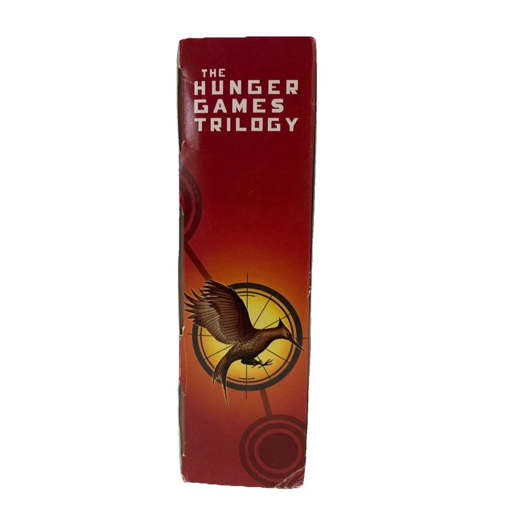 The Hunger Games Trilogy Suzaane Collins In Case Paperbacks Very Good++